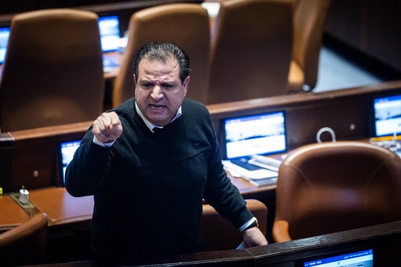 איימן עודה עומד בפני רדיפה פוליטית בכנסת – ועדאלה מוביל את ההגנה